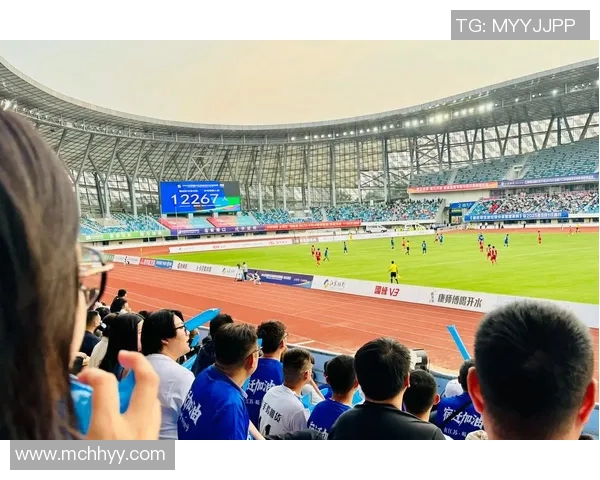 足球世界杯激战正酣各大强队奋力争夺荣耀冠军誓言点燃全球球迷热情